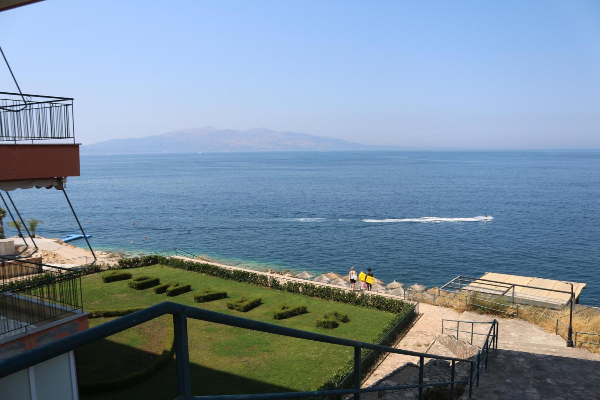 SarandëInfinity Sea View Penthouseアパートメント エクステリア 写真